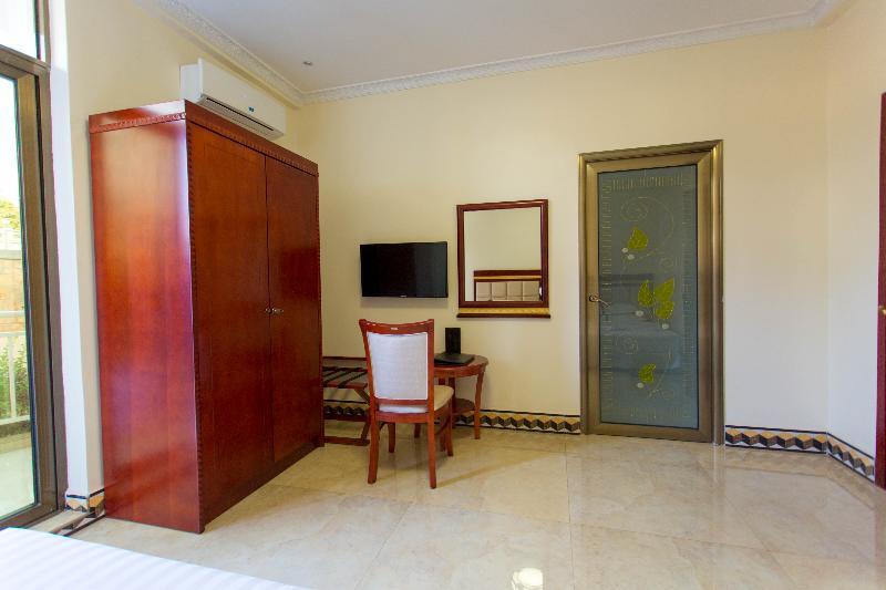 Dove Hotel Кигали Экстерьер фото